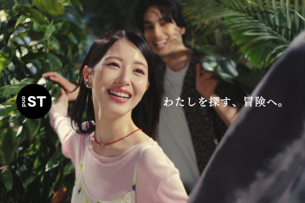 新しい自分に出会える場所。and STが「冒険」を通じたファッション体験を提案